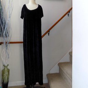 BOSE Velvet Log Black Dress One Size